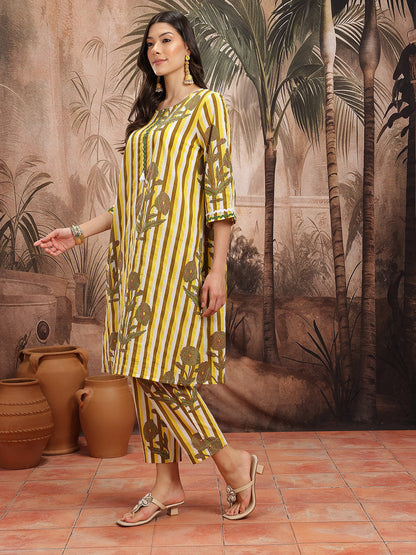 Women Floral Printed Pure Cotton Kurta with Trousers