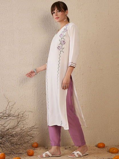 Dhiyona IE Women Floral Embroidered Thread Work Kurta