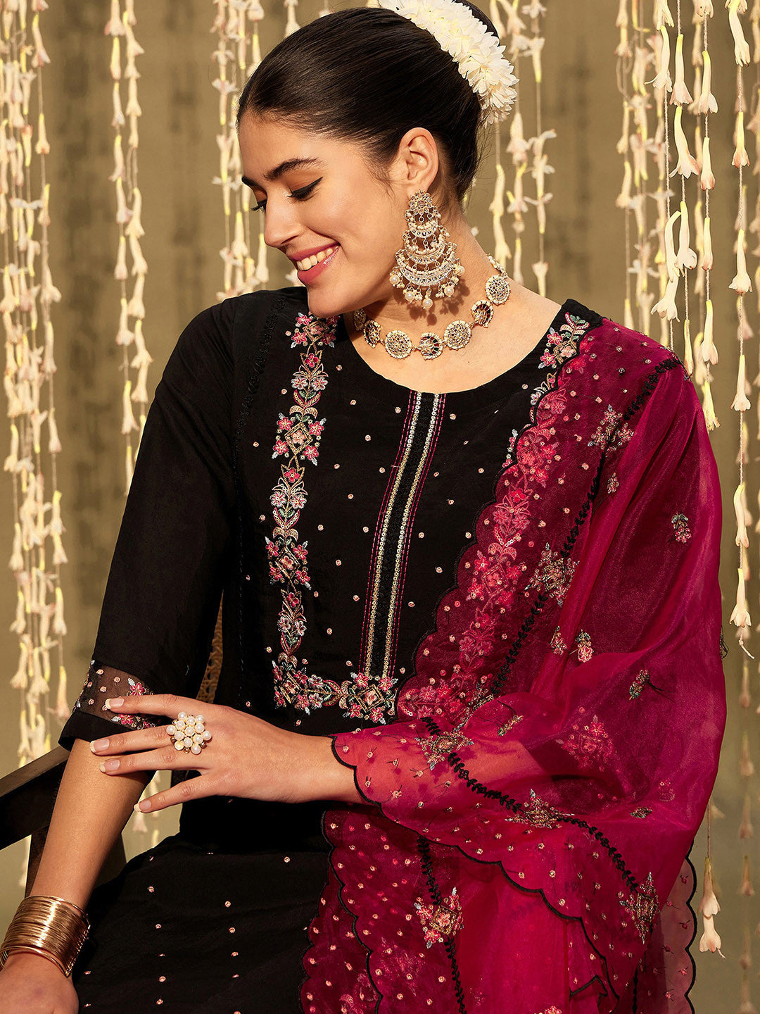 Floral Embroidered Regular Thread Work Kurta With Trousers & Dupatta