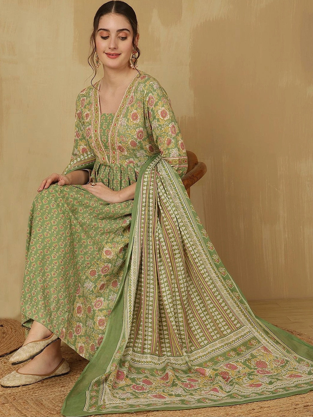 Women Floral Printed Empire Pure Cotton Kurta with Trousers & With Dupatta