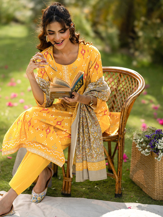 Ethnic Motifs Printed Round Neck Straight Kurta with Trousers & Dupatta