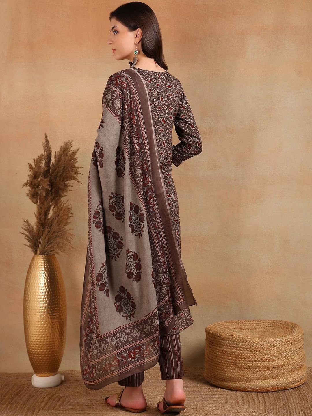 Dhiyona KL Floral Printed Straight Kurta with Trousers & Dupatta