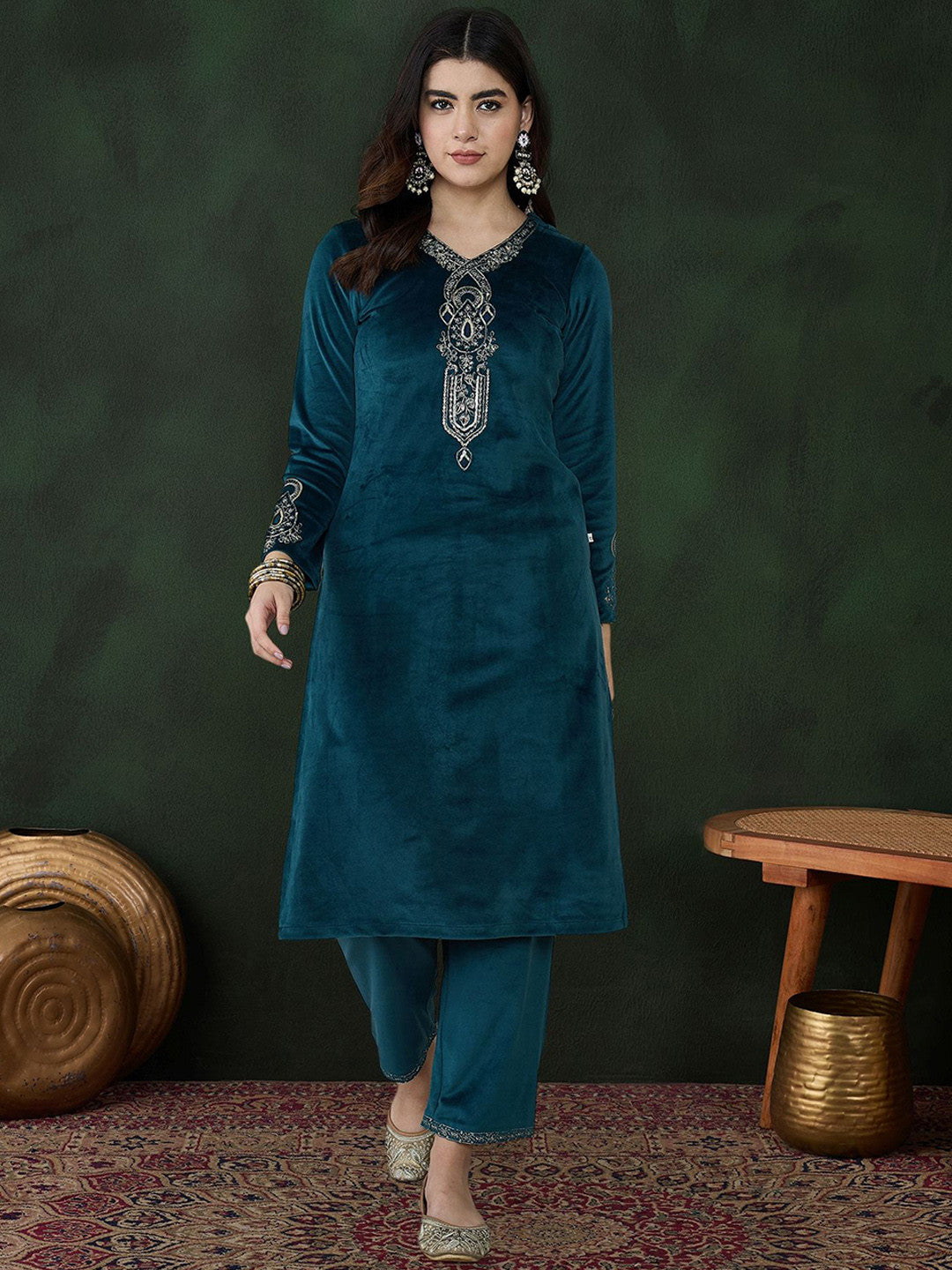 Dhiyona SN Teal Floral embroidered Regular Sequinned Velvet Kurta With Trouser