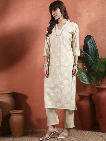 Floral Printed V-Neck Thread Work Straight Kurta With Trousers
