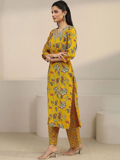 Women Floral Printed Regular Thread Work Kurta with Trousers & With Dupatta