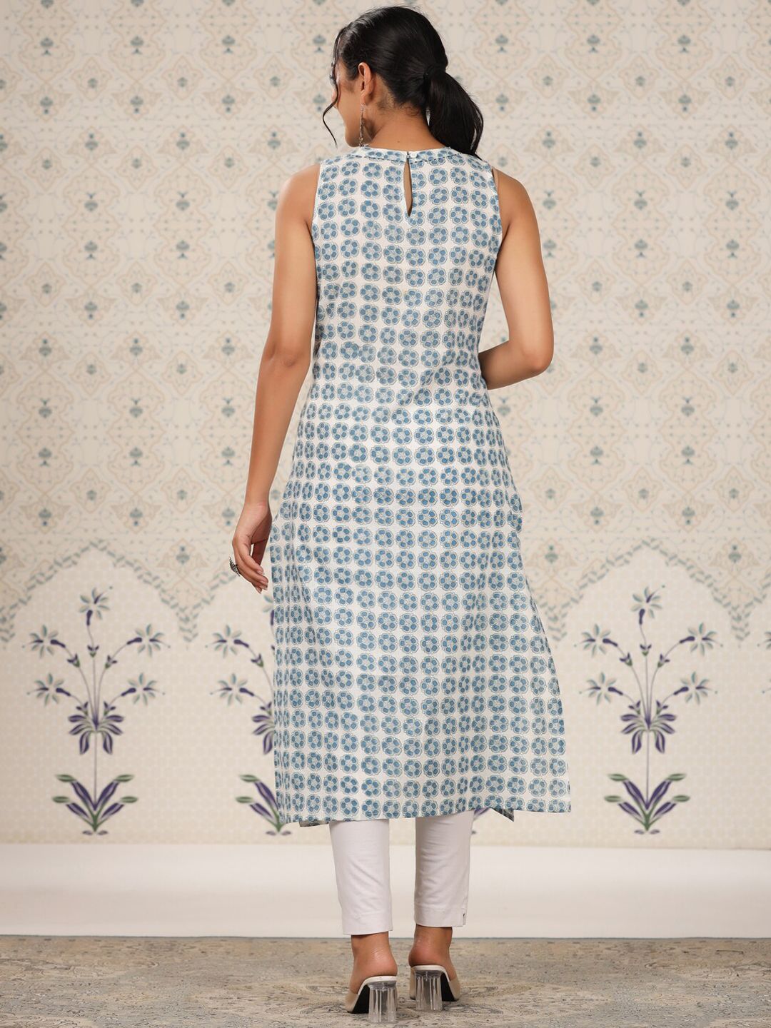 Dhiyona OD  Floral Printed Sleeveless A-Line Cotton Kurta