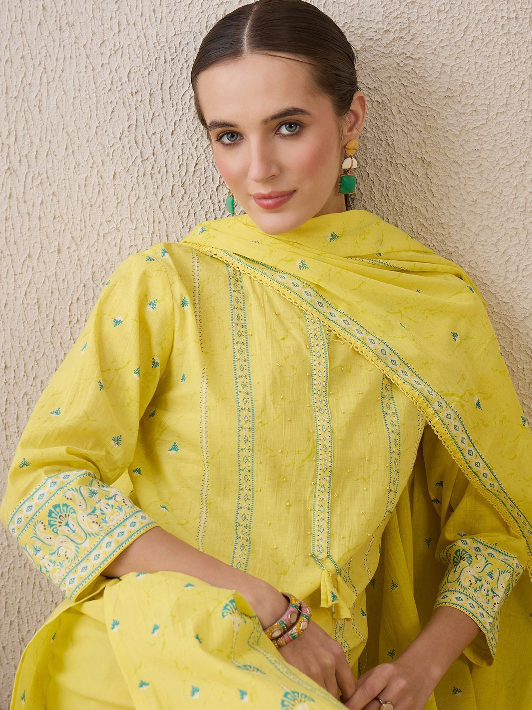 Dhiyona IE Floral Printed Mandarin Collar Beads Stones Pure Cotton Kurta Trousers & Dupatta