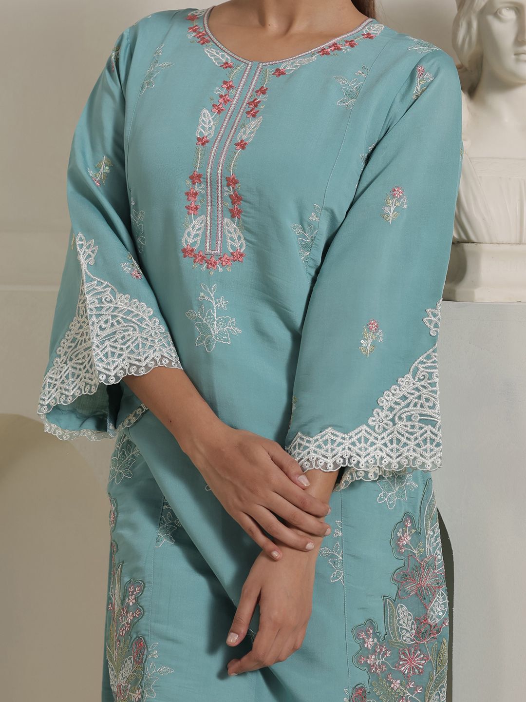 Dhiyona IE Women Embroidered Tunic & Trouser Co-Ord Set