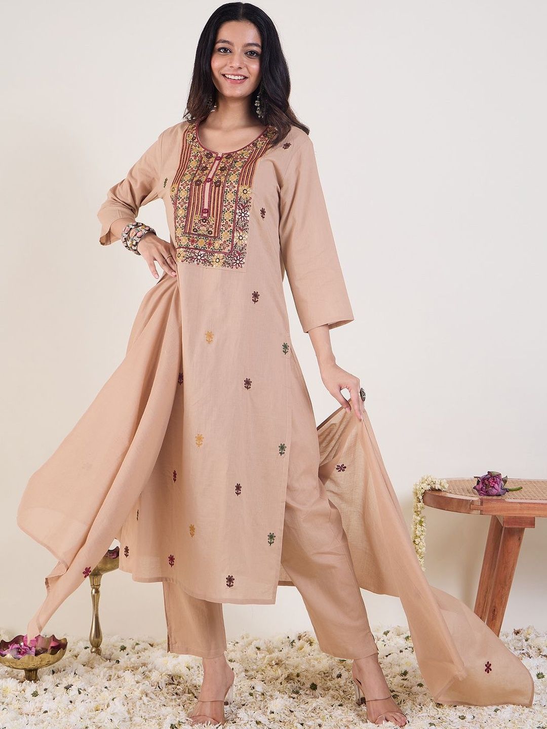 Dhiyona IE Ethnic Motifs Embroidered Thread Work Kurta With Trousers & Dupatta