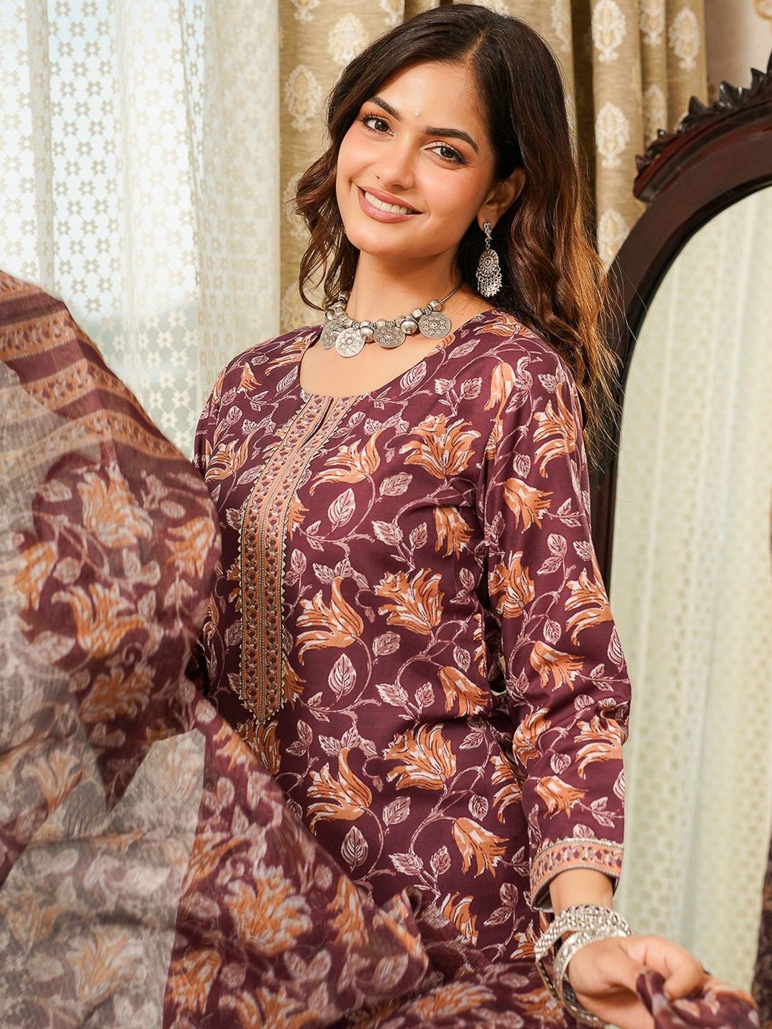 Dhiyona KL Women Floral Printed Regular Thread Work Kurta with Trousers & Dupatta