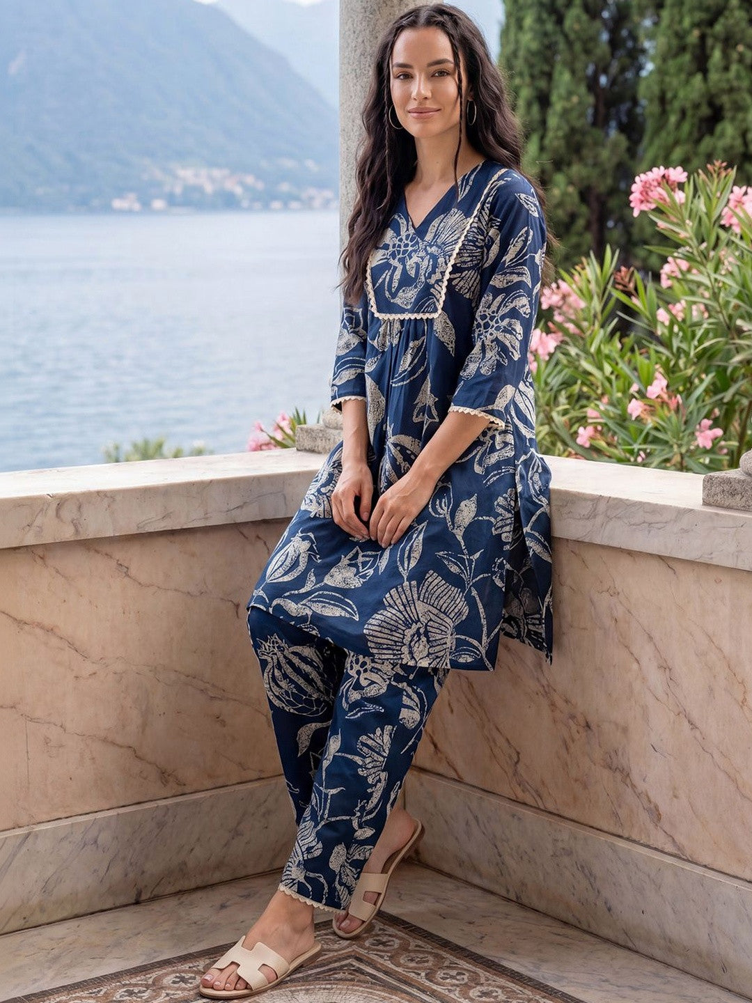 Women Floral Printed Regular Pure Cotton Kurti with Trousers