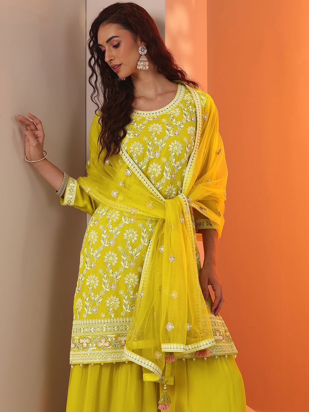 Dhiyona LL Women Floral Embroidered Thread Work Kurti with Sharara & Dupatta