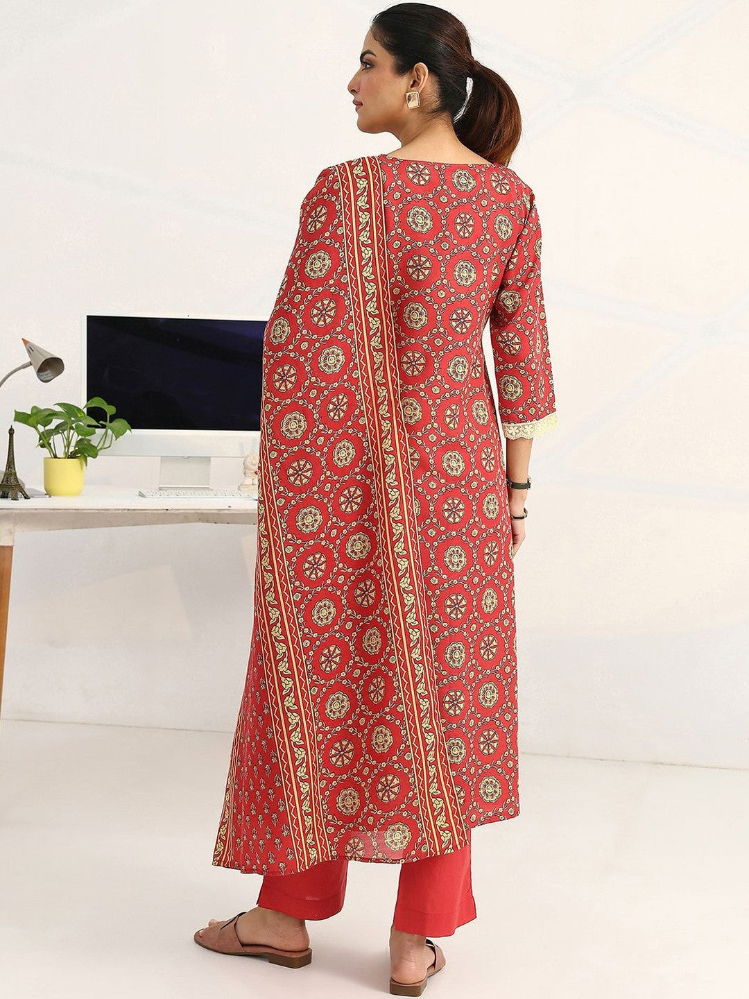 Women Ethnic Motifs Printed Regular Cotton Blend Kurta with Trousers & With Dupatta