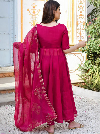 Dhiyona KL Women Pink Rayon Blend Solid Anarkali Kurta Set With Dupatta