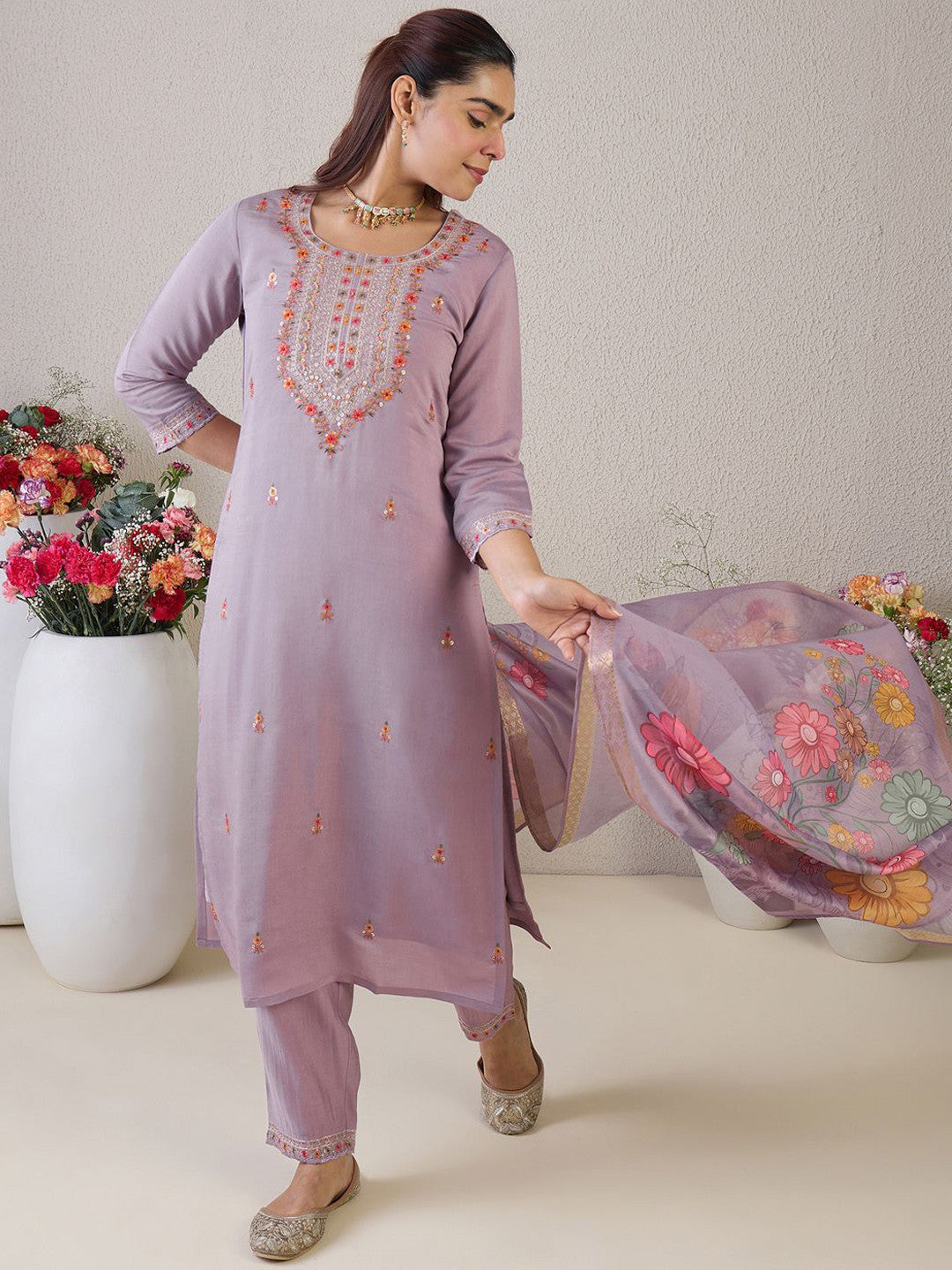Floral Embroidered Round Neck Thread Work Straight Kurta & Trousers & Dupatta