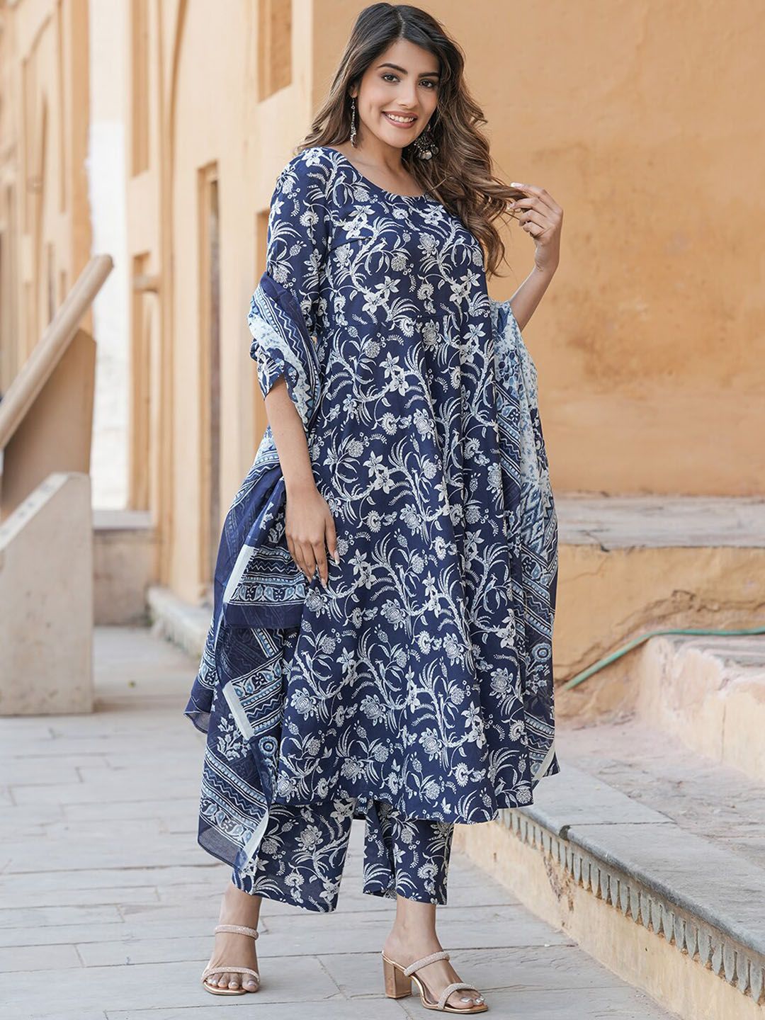 Dhiyona KL Women Floral Printed Regular Pure Cotton Kurta with Trousers & With Dupatta