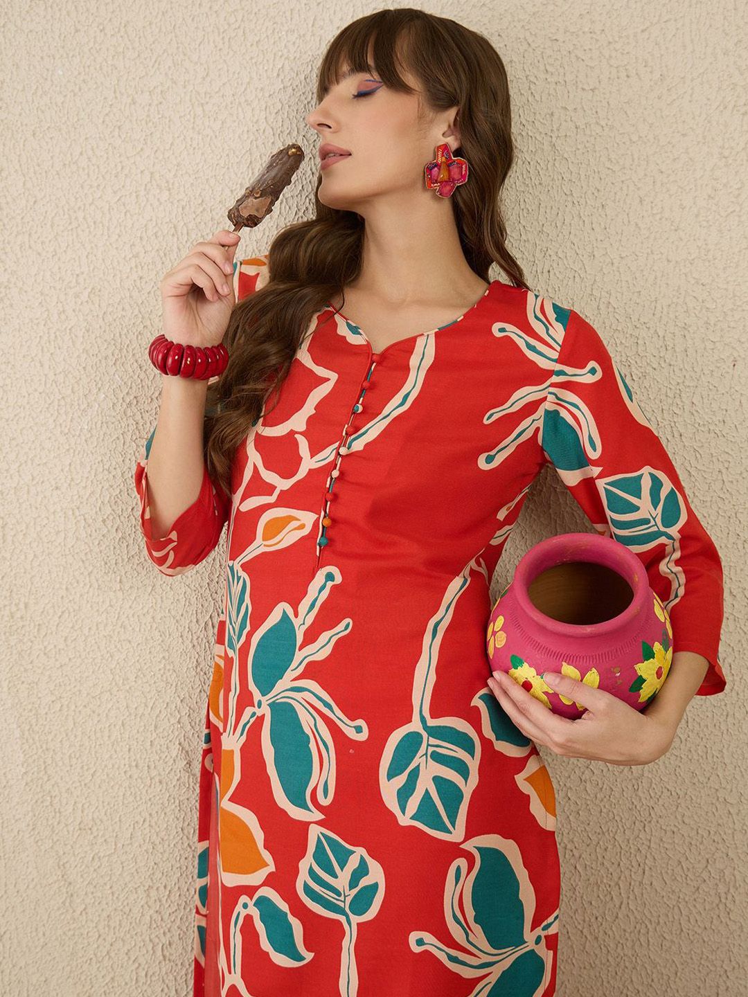 Dhiyona IE Women Floral Printed Pure Cotton Kurta with Trousers