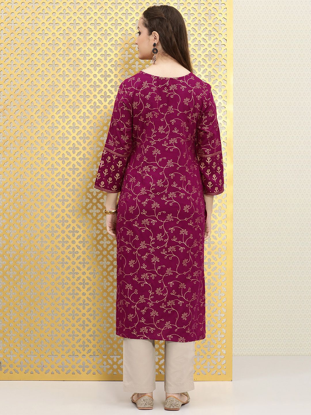 Dhiyona OD  Women Magenta Pink Floral Embellished Mirror Work Kurta