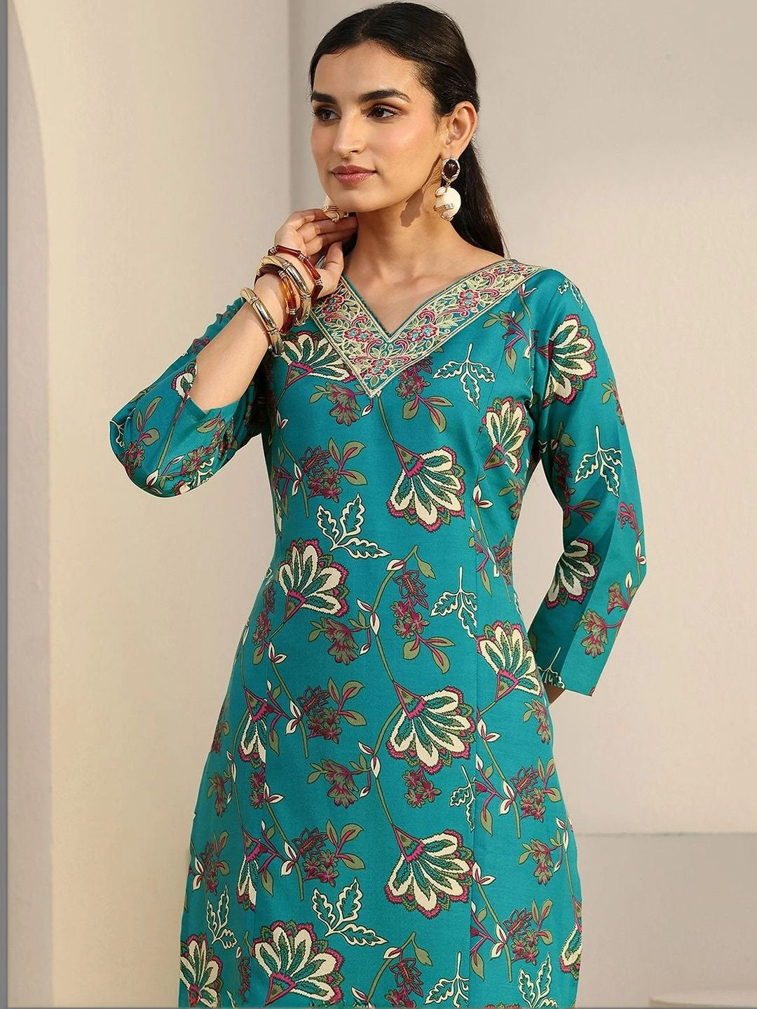 Women Floral Printed Regular Kurta with Trousers & With Dupatta