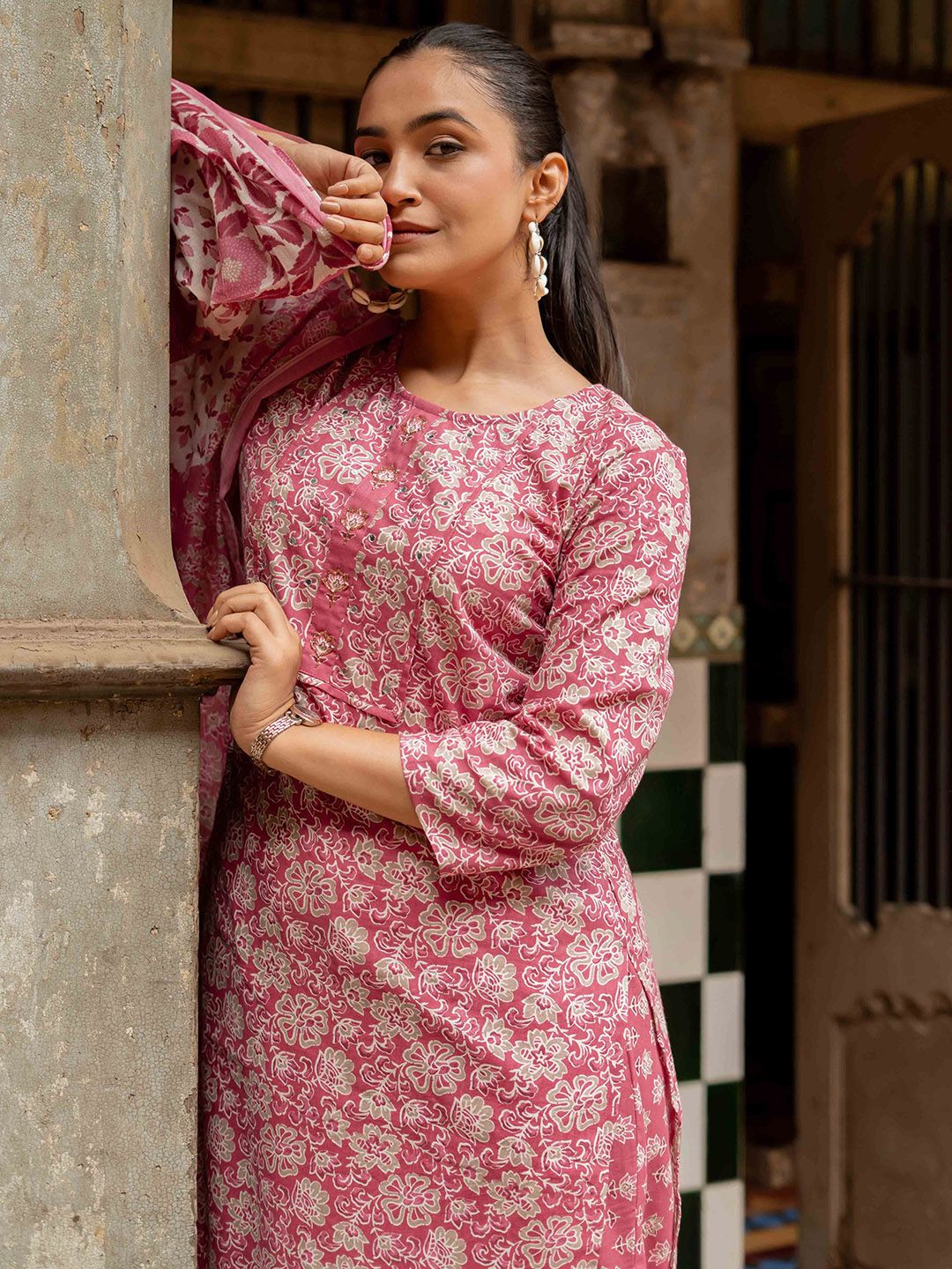 Dhiyona KL Floral Printed Round Neck Pure Cotton Straight Kurta With Trousers & Dupatta