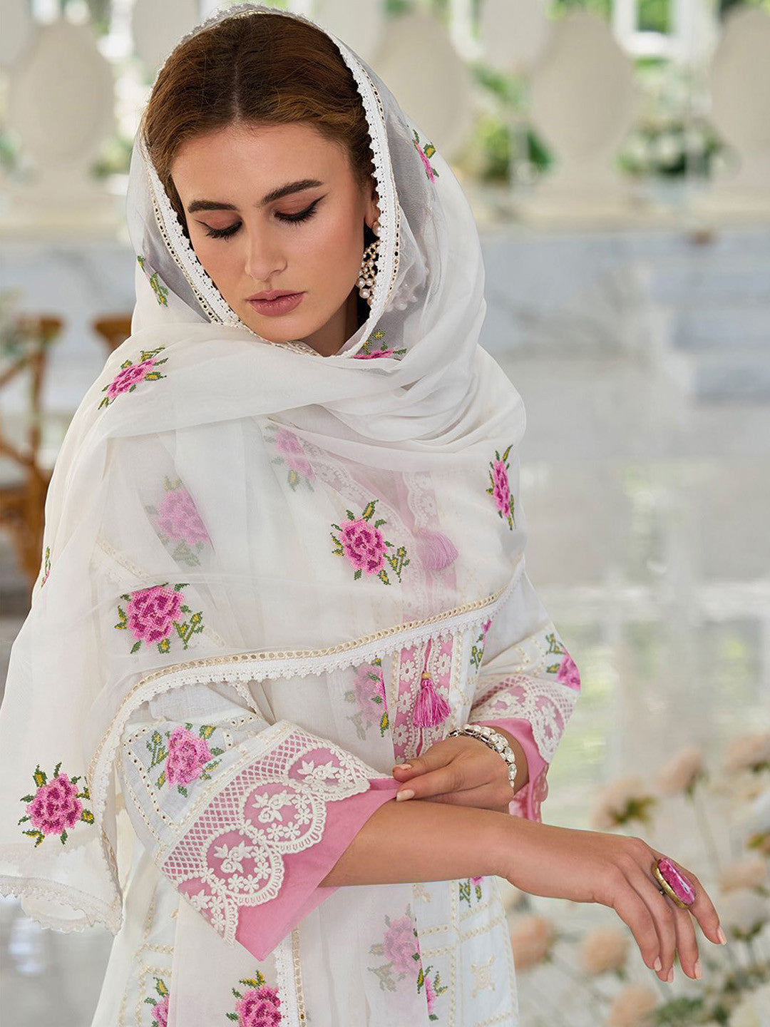 Women Floral Embroidered Regular Thread Work Pure Cotton Kurta
