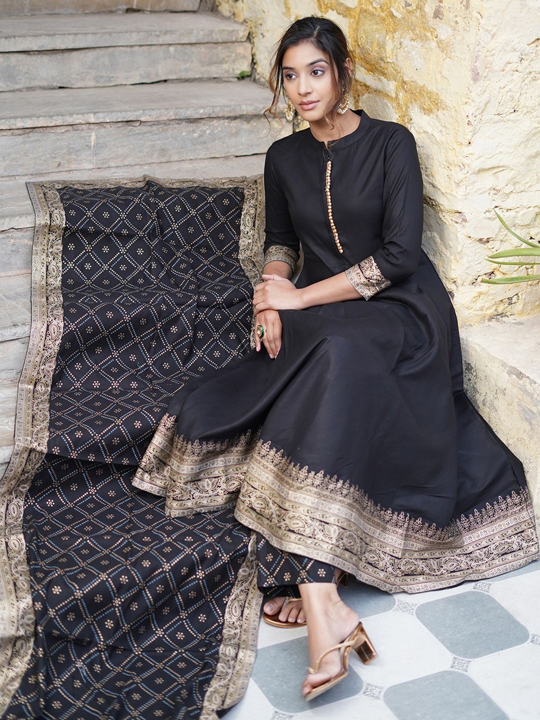 Dhiyona KL Ethnic Motifs Printed Mandrine Collar Anarkali Kurta With Trouser & Dupatta