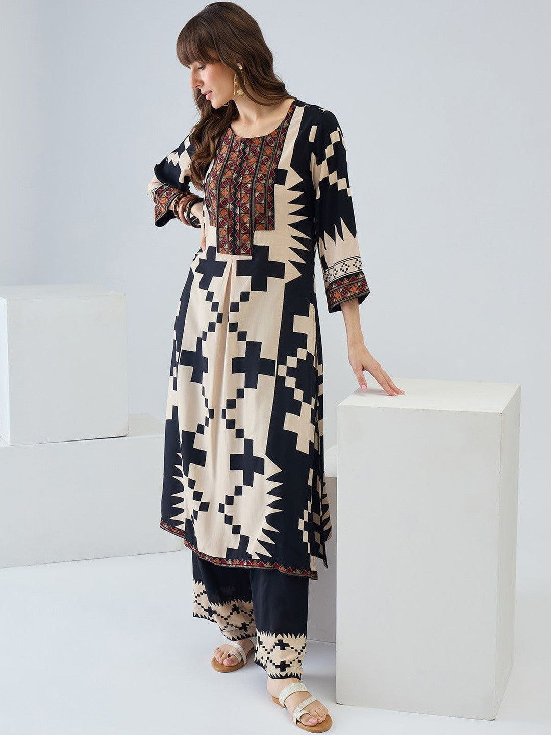 Women Printed Regular Thread Work Kurta with Palazzos