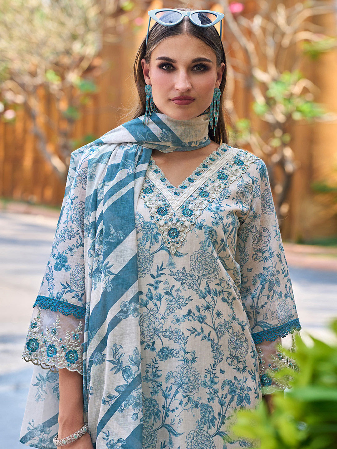 Floral Printed Regular Thread Work Pure Cotton Kurta with Trousers & Dupatta