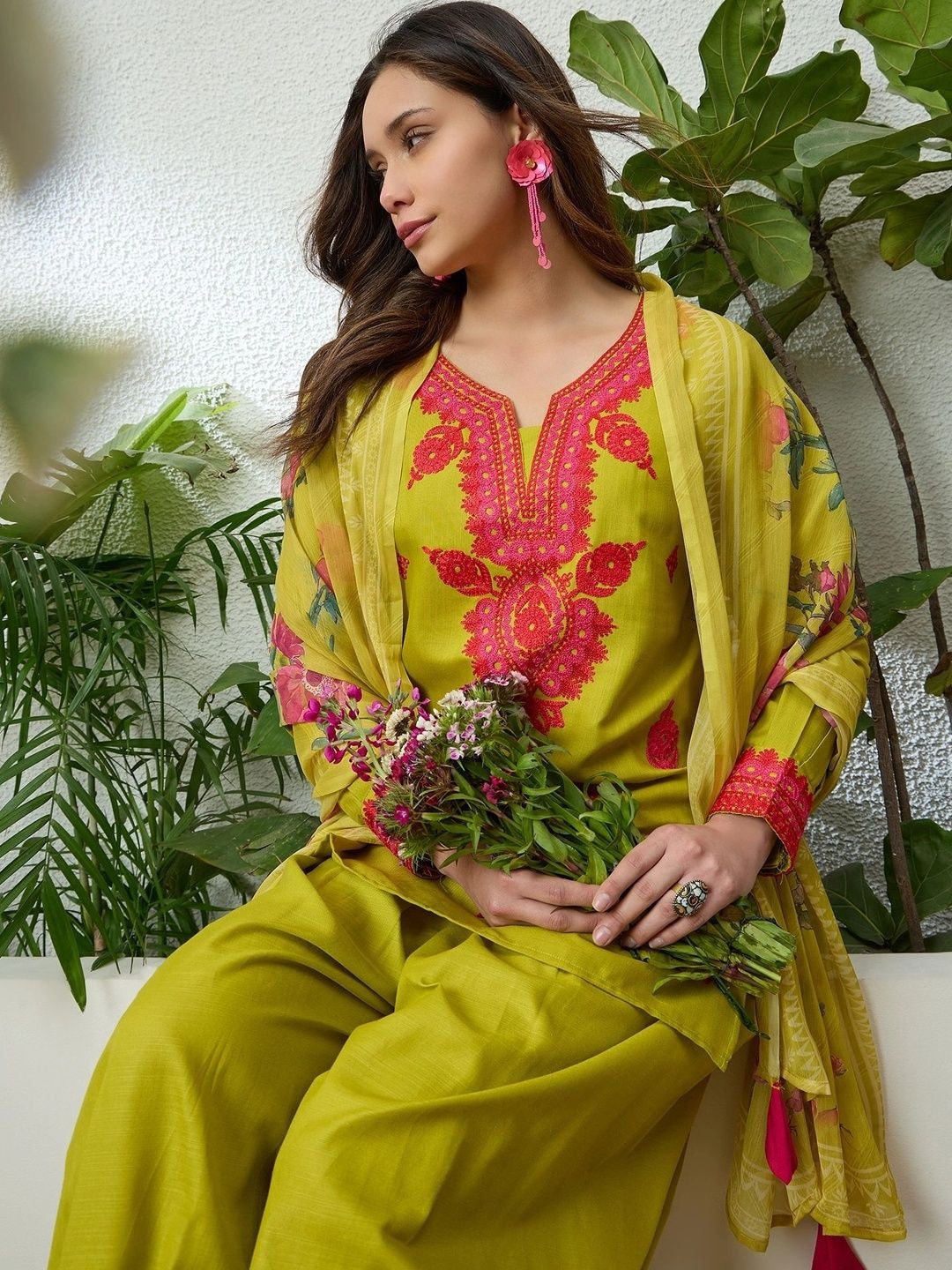 Women Ethnic Motifs Embroidered Regular Thread Work Kurta with Patiala & With Dupatta