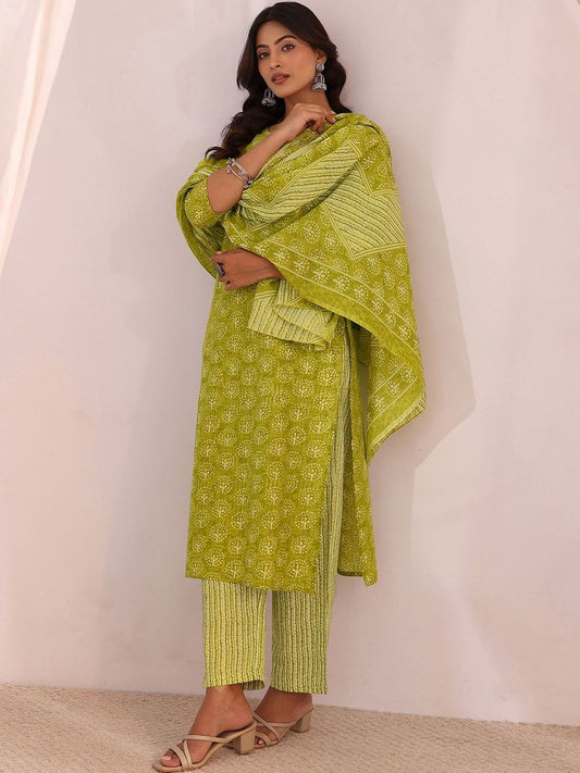 Women Ethnic Motifs Printed Regular Kurta with Trousers & With Dupatta