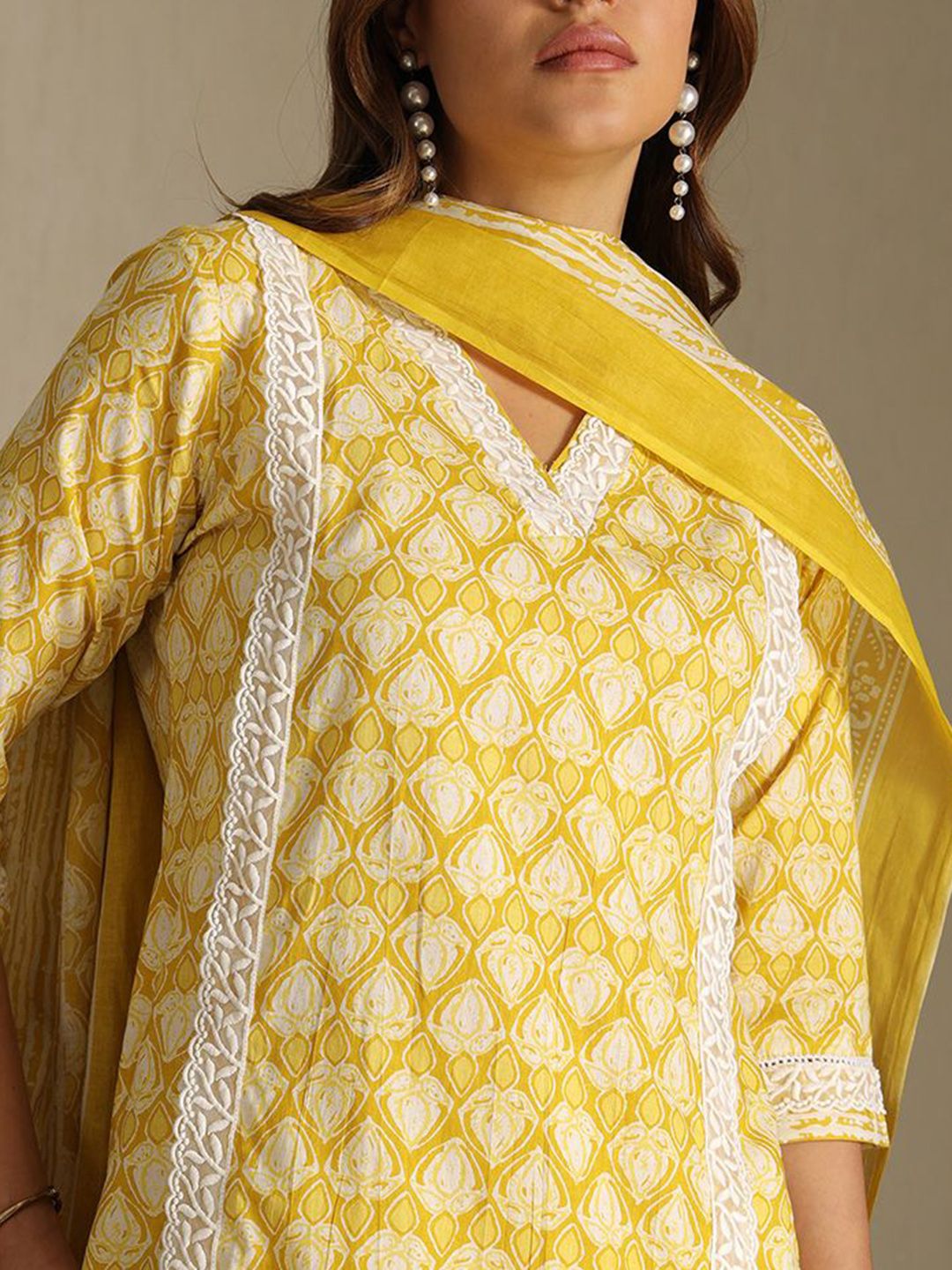 Dhiyona SO Women's Women Printed Thread Work Kurta with Trousers & With Dupatta