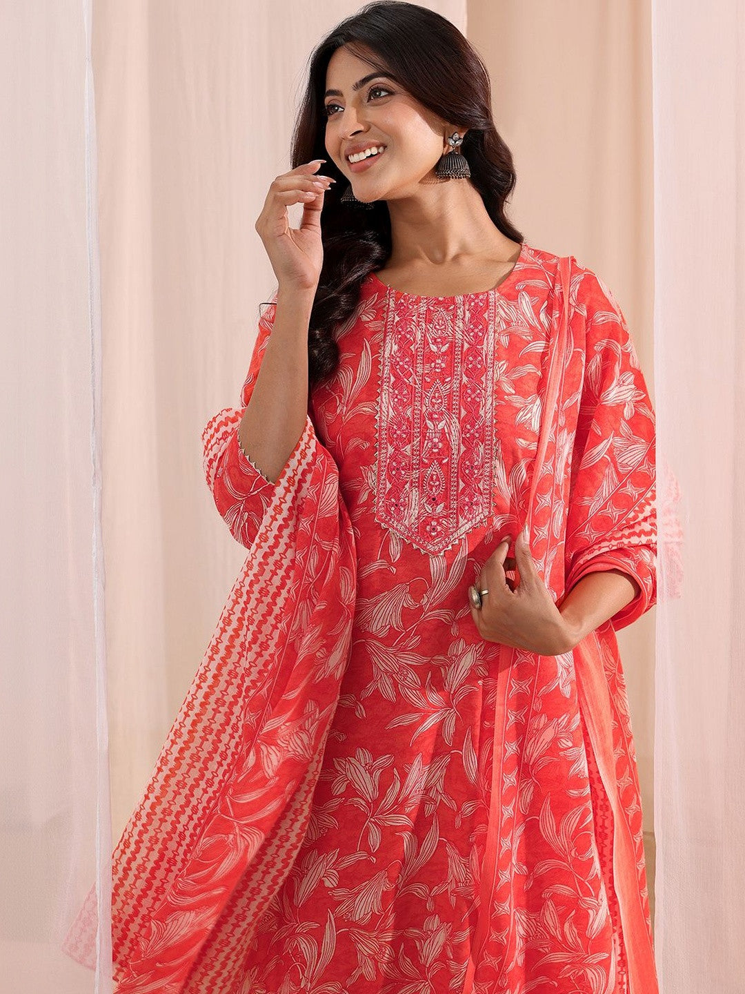 Women Floral Printed Regular Thread Work Kurta with Trousers & With Dupatta