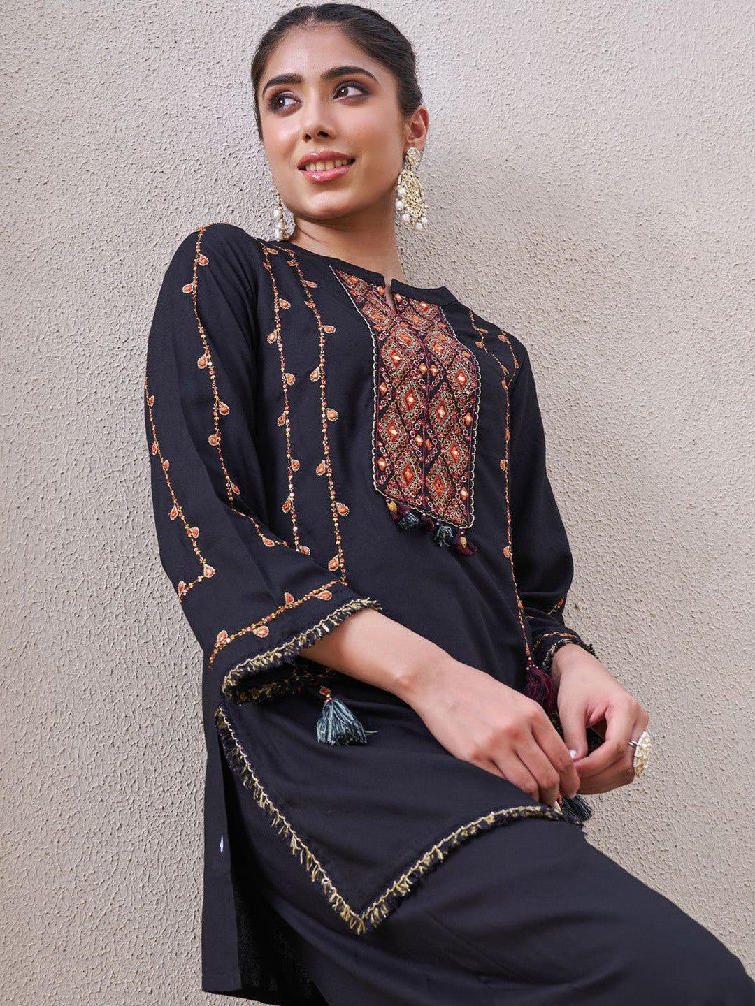 Geometric Yoke Design Notch Neck Mirror Work Straight Kurti with Trousers