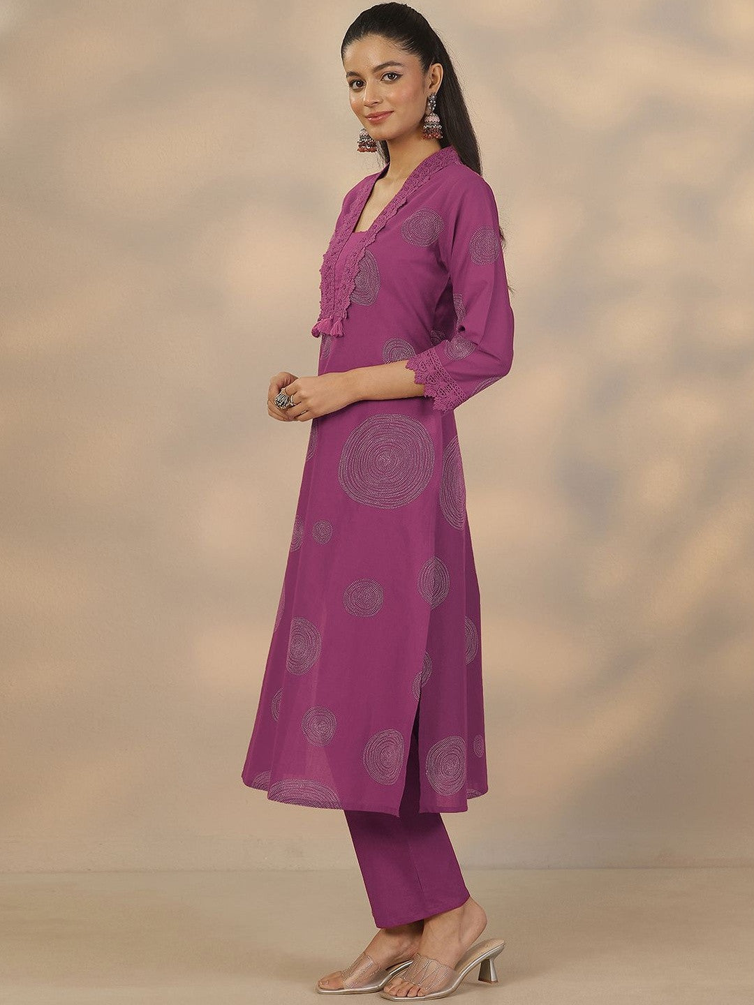 Women Printed Regular Thread Work Kurta with Trousers & With Dupatta