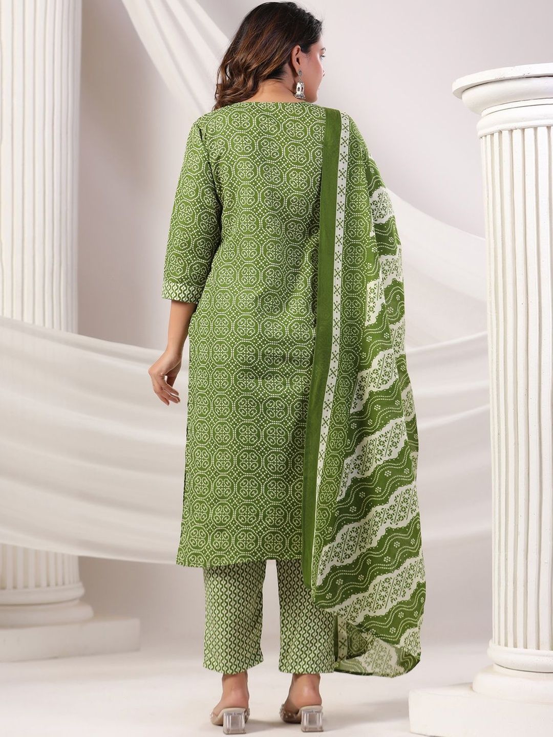 Women Printed Thread Work Pure Cotton Kurta with Trousers & Dupatta