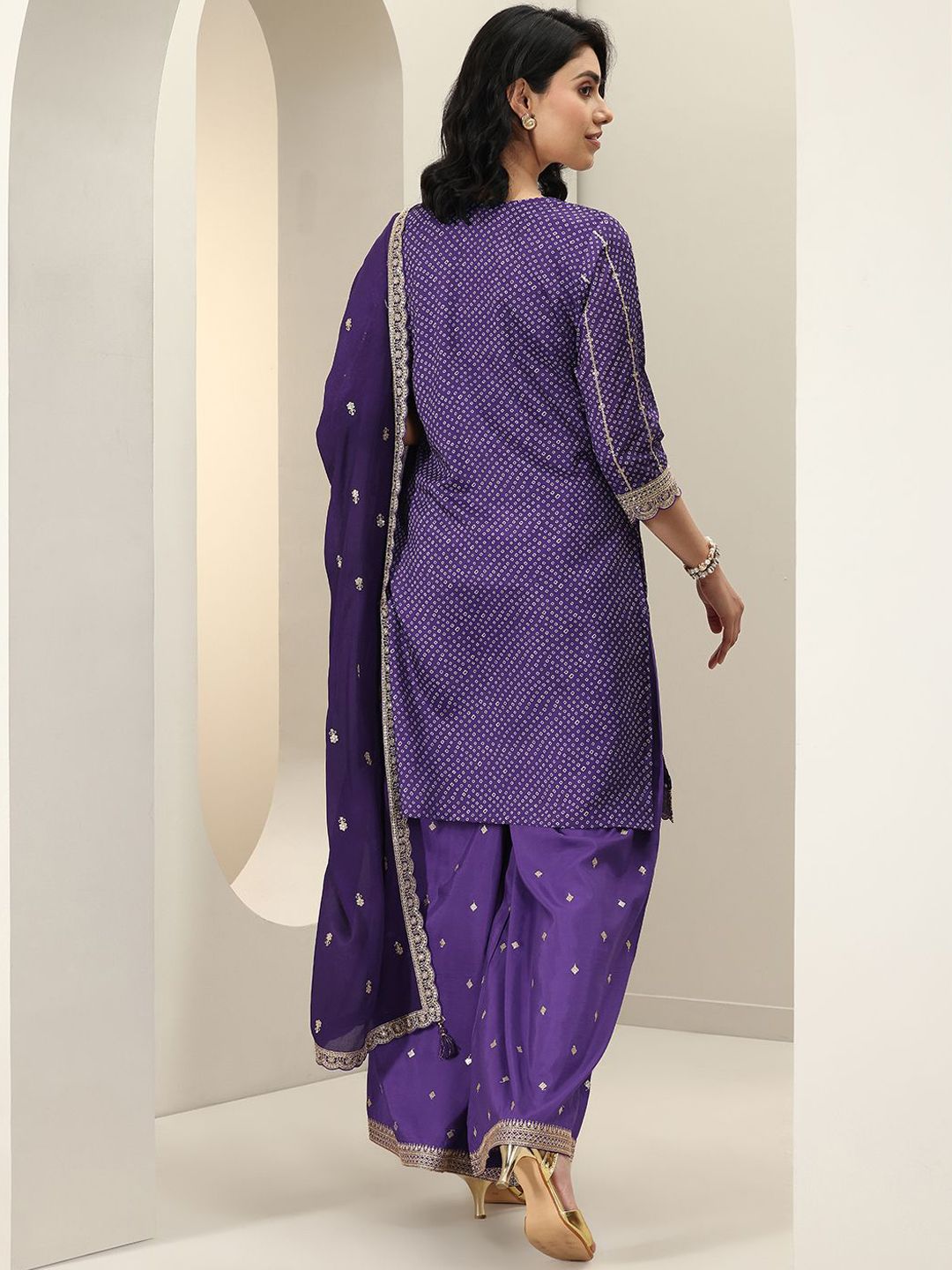 Dhiyona LL Bandhani Printed Sweetheart Neck Straight Kurta With Palazzos & Dupatta