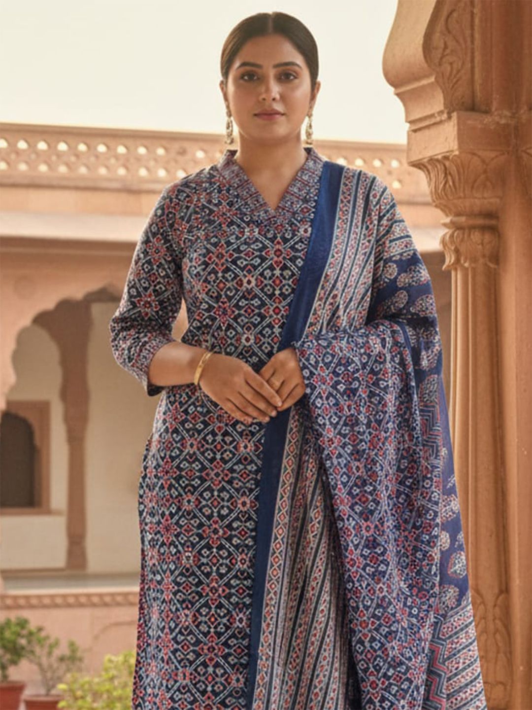 Dhiyona IE Women Ethnic Motifs Printed Pure Cotton Straight Kurta with Trousers & Dupatta