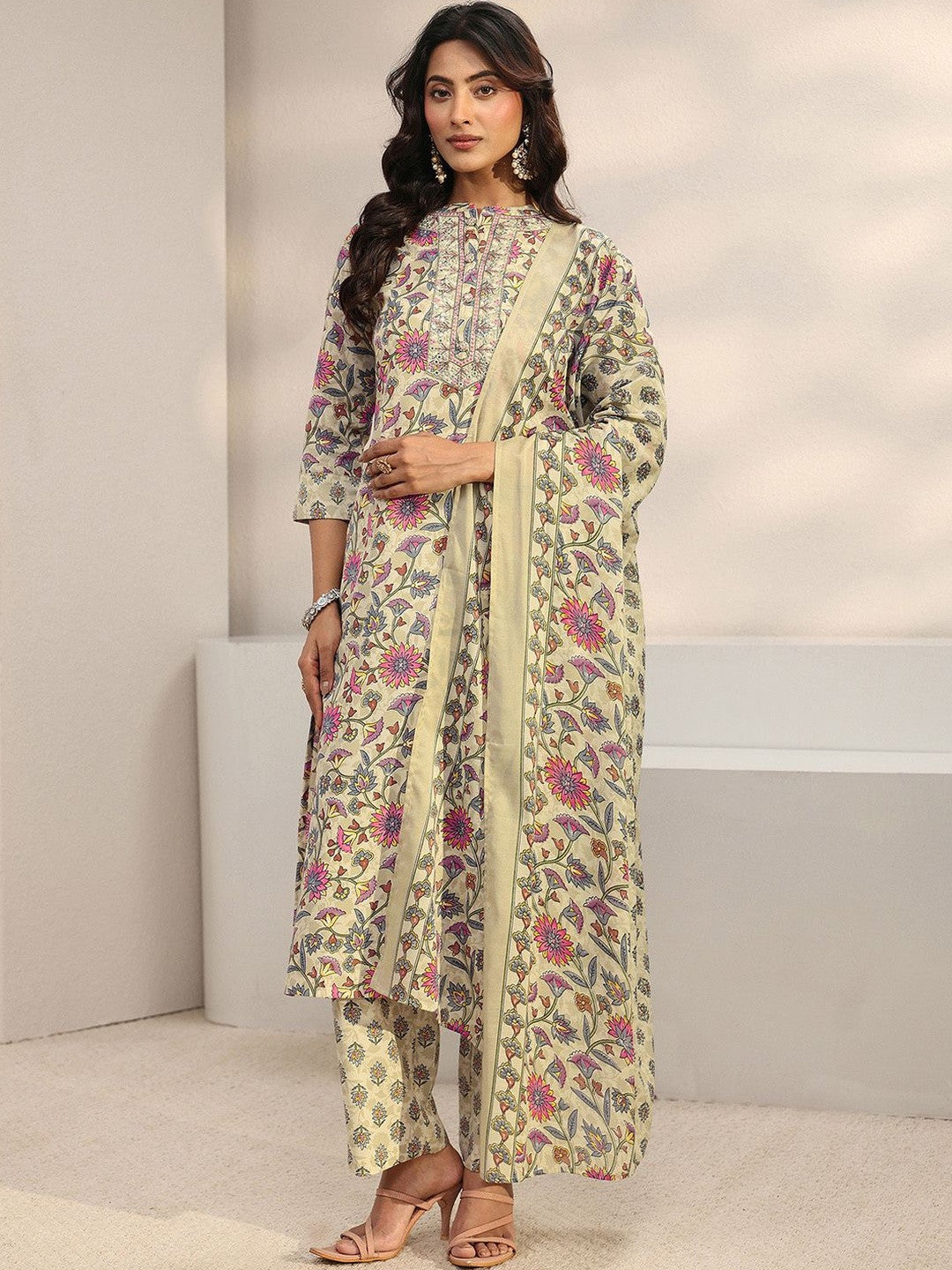 Women Floral Printed Regular Thread Work Kurta with Trousers & With Dupatta