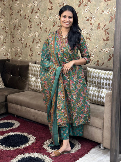 Dhiyona KL Women Floral Printed V-Neck Anarkali Kurta with Palazzos & Dupatta