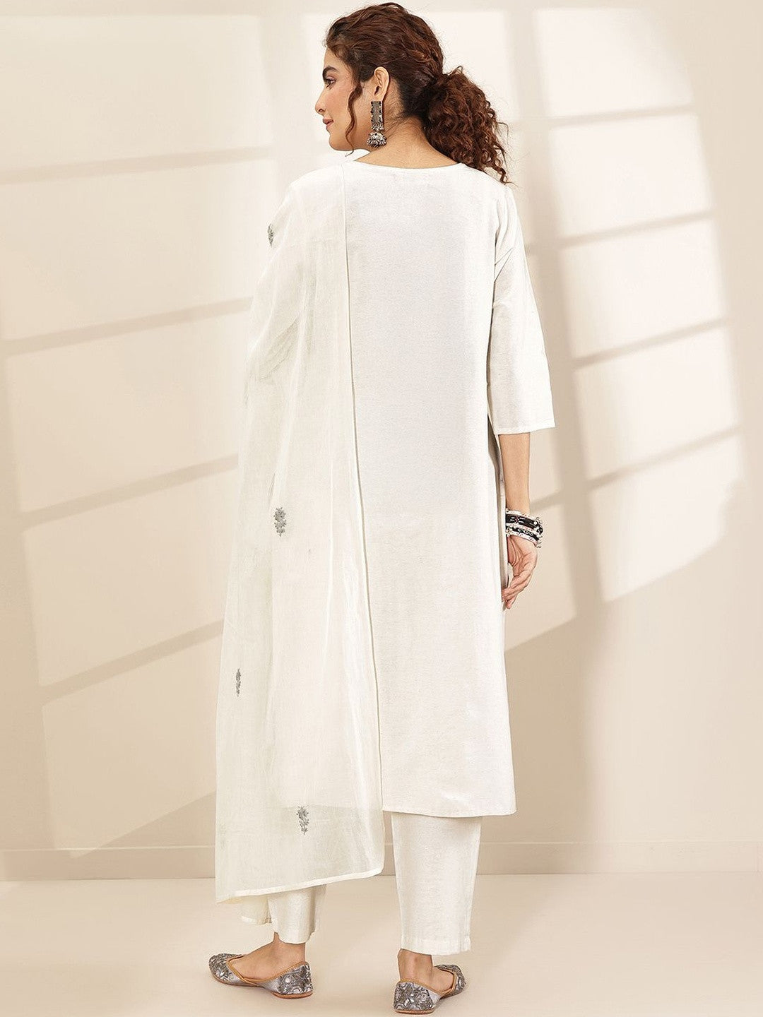 Women Floral Embroidered Regular Thread Work Kurta with Trousers & With Dupatta