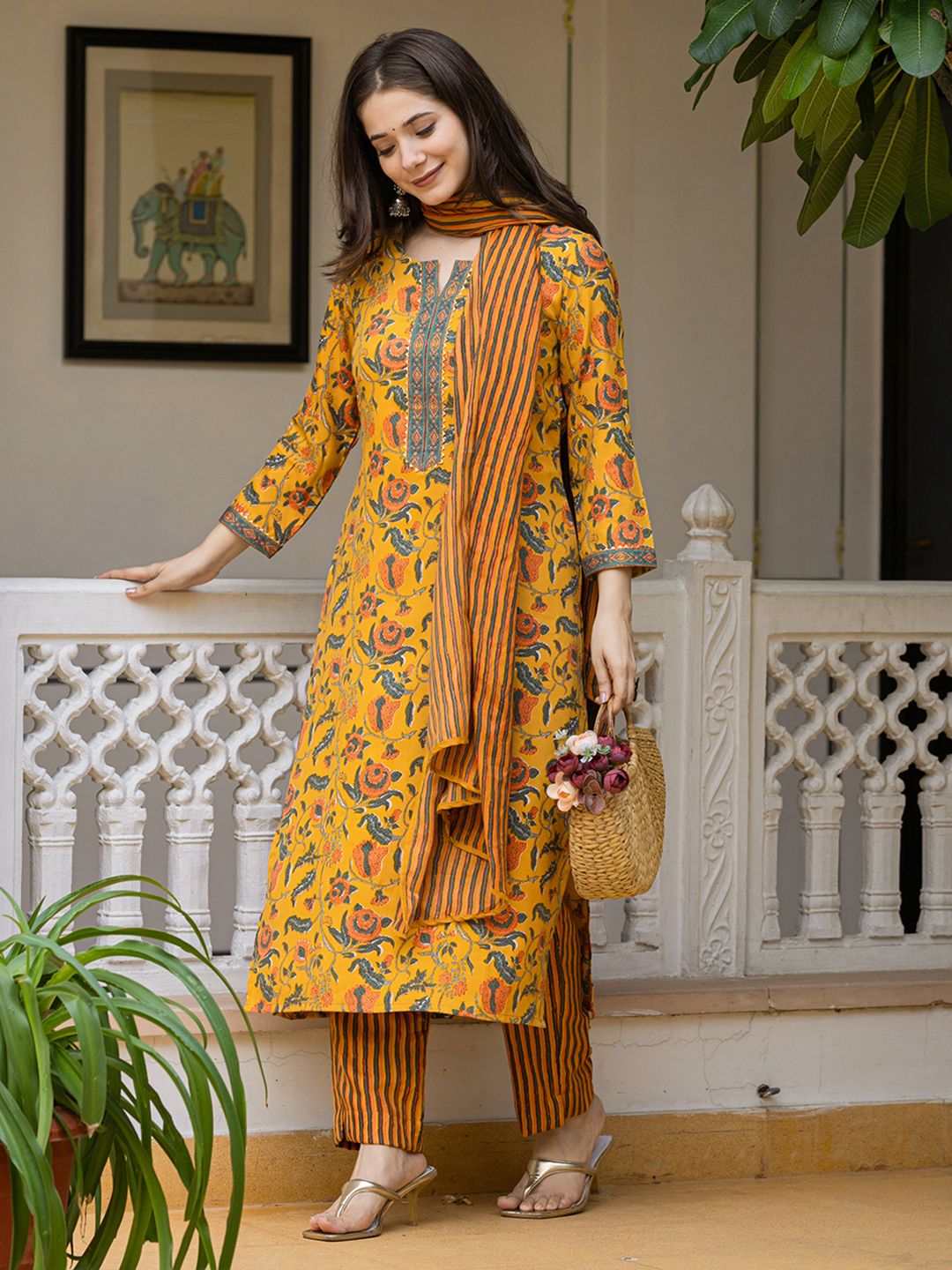 Dhiyona KL Floral Printed Regular Cotton Blend Kurta with Trousers With Dupatta