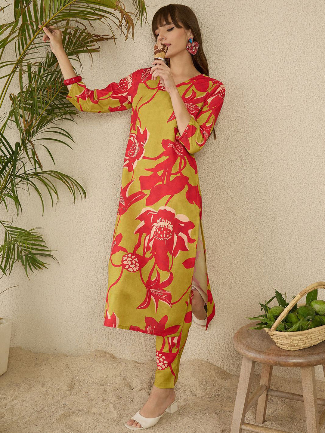 Women Floral Printed Regular Kurta with Trousers