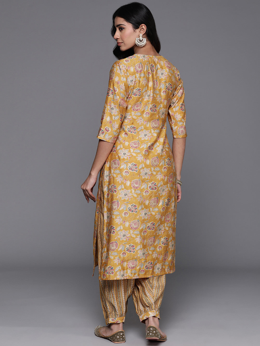 Women Floral Printed Regular Kurta with Salwar
