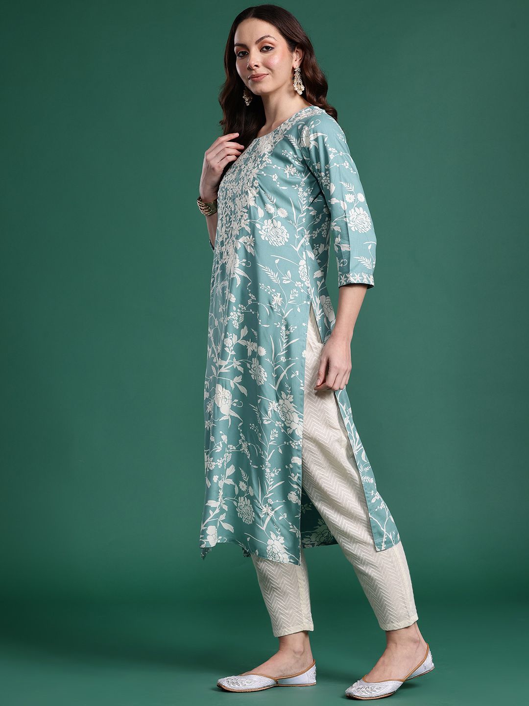Dhiyona IE Women Floral Embroidered Thread Work Kurta