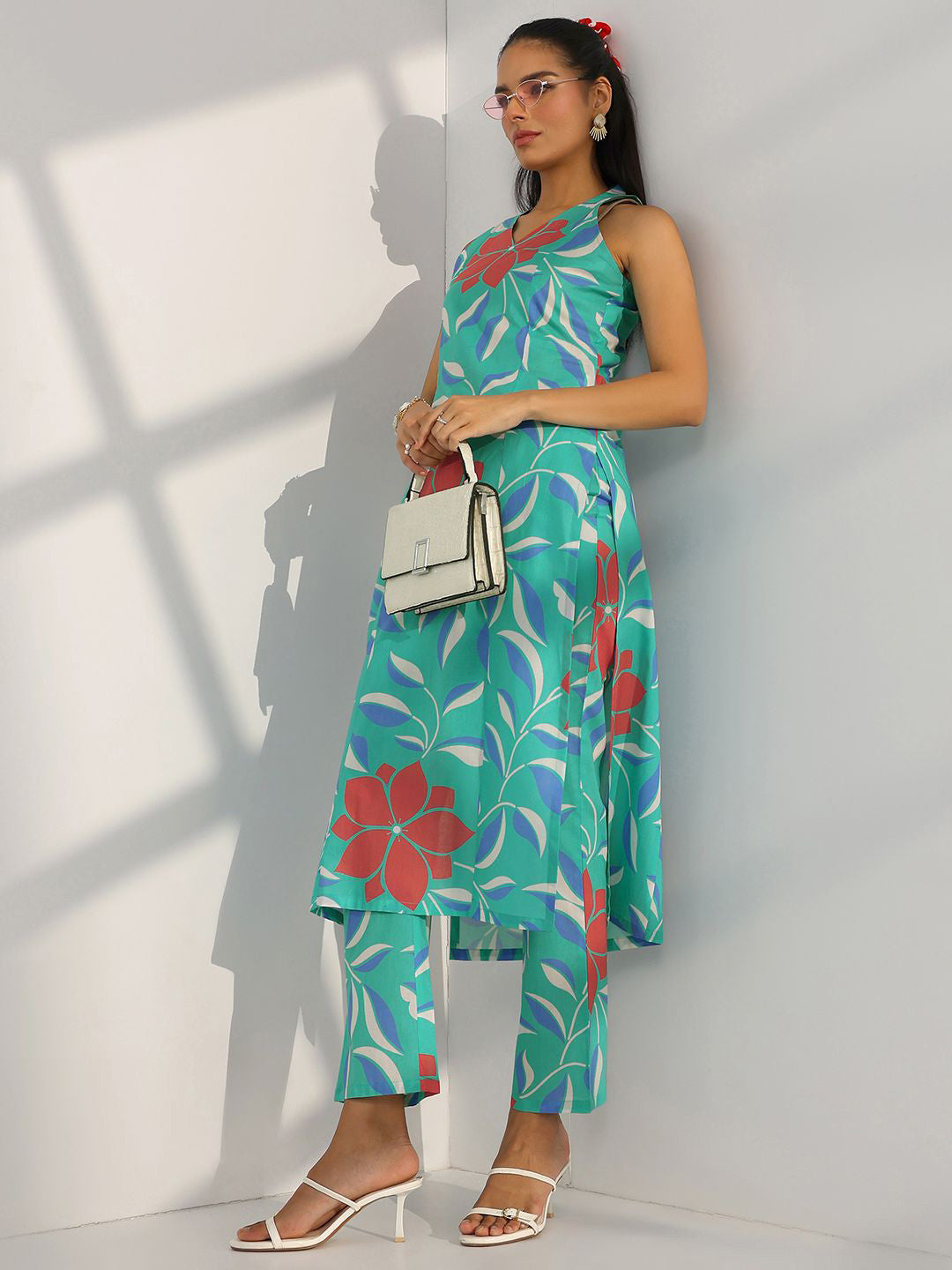 Women Floral Printed Kurta with Trousers