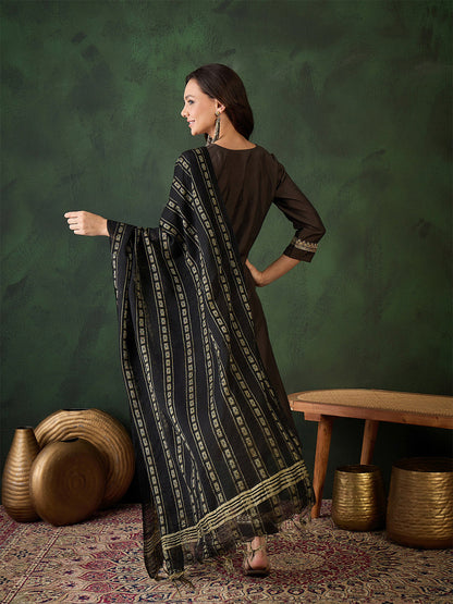 Women Embroidered Three Quarter Sleeves Kurta & Trousers With Dupatta