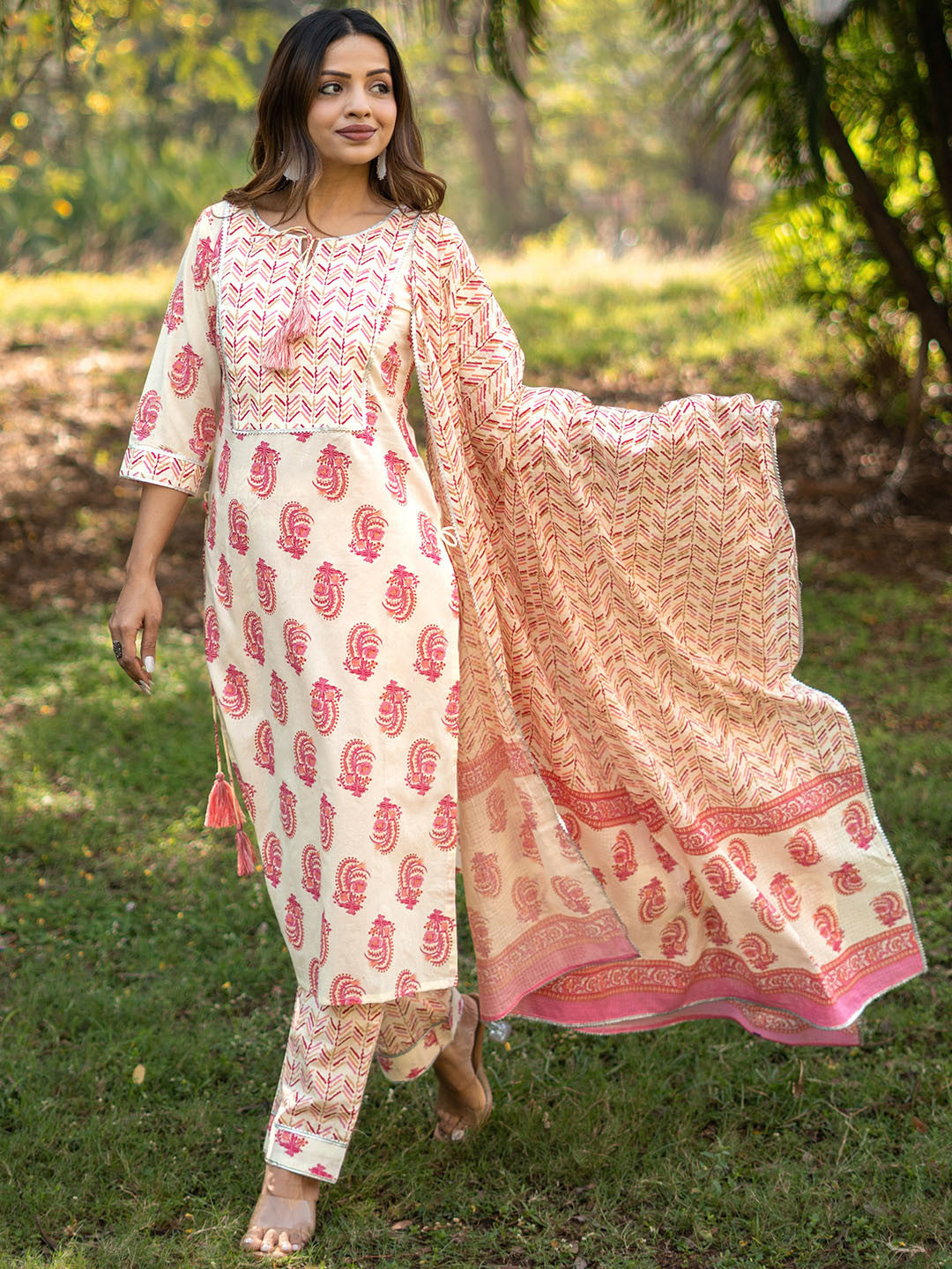 Women Floral Printed Regular Gotta Patti Pure Cotton Kurta with Trousers & Dupatta