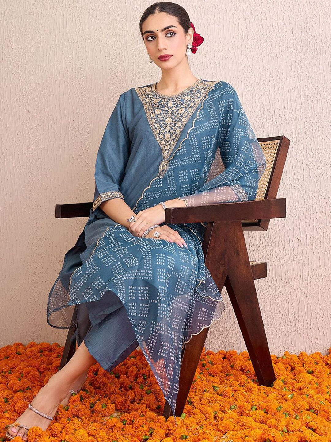 Dhiyona IE Women Bandhani Embroidered Regular Gotta Patti Kurta with Trousers & With Dupatta