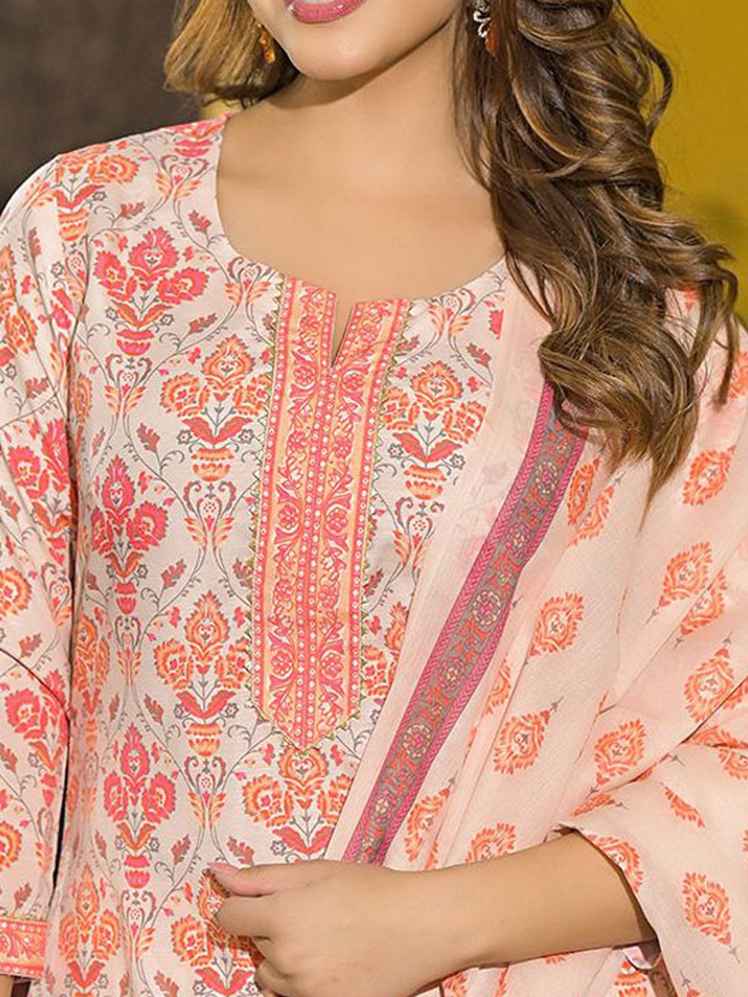 Dhiyona KL Women Floral Printed Regular Kurta with Trousers & With Dupatta