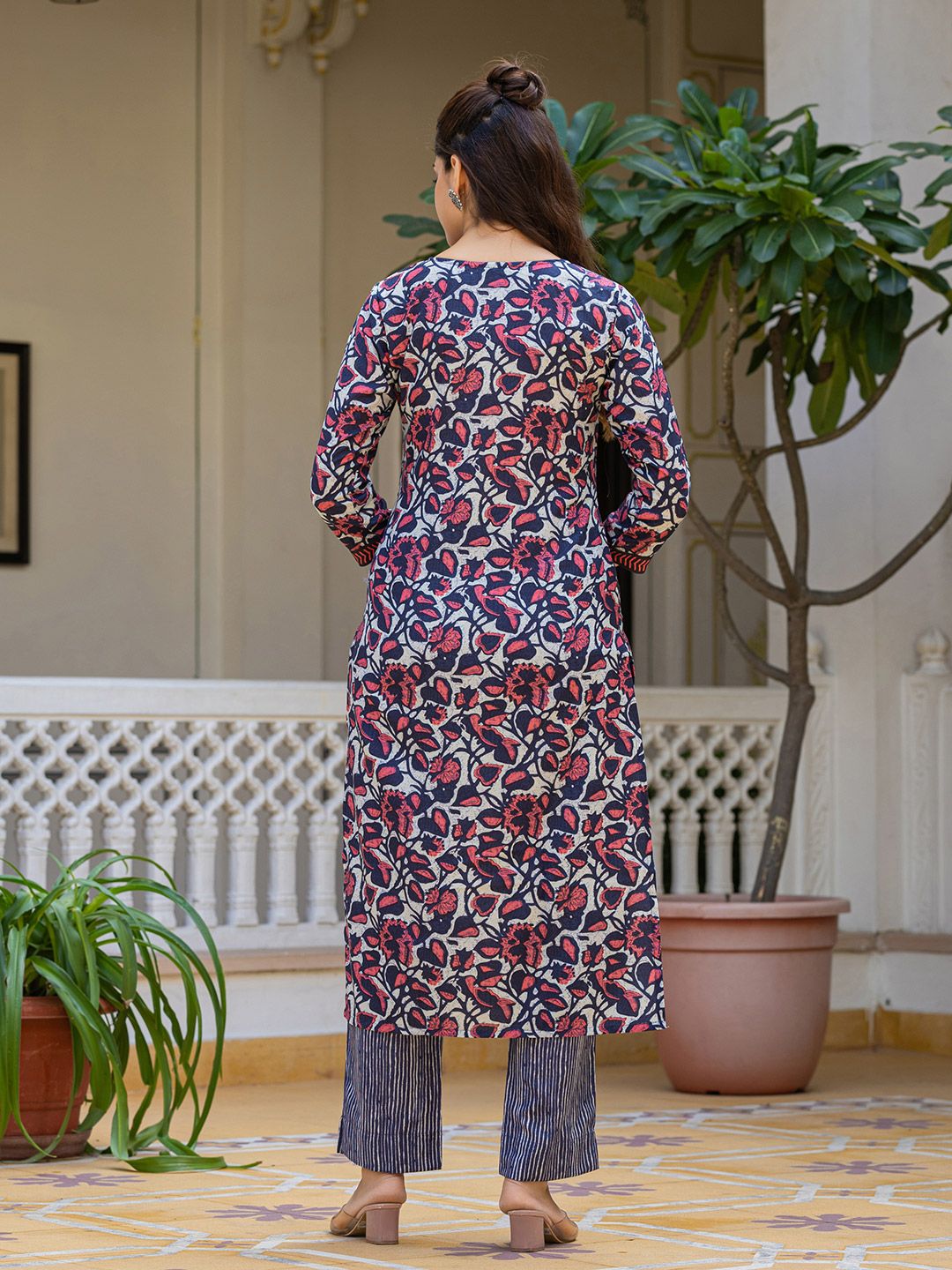 Dhiyona KL Floral Printed V Neck Straight Kurta With Trousers & Dupatta
